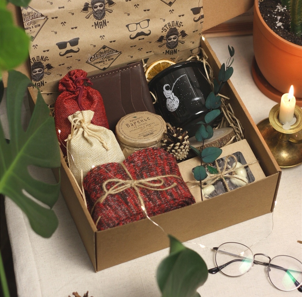 Подарочный бокс для мужчины Strong man с кружкой "Космонавт" Подарочный бокс для мужчины Strong man с кружкой "Космонавт"