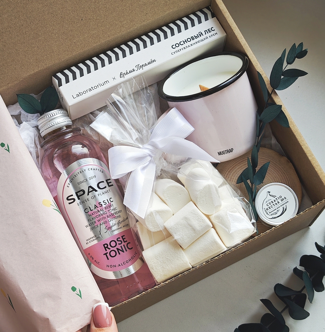 Подарочный бокс №138 в бело-розовых тонах