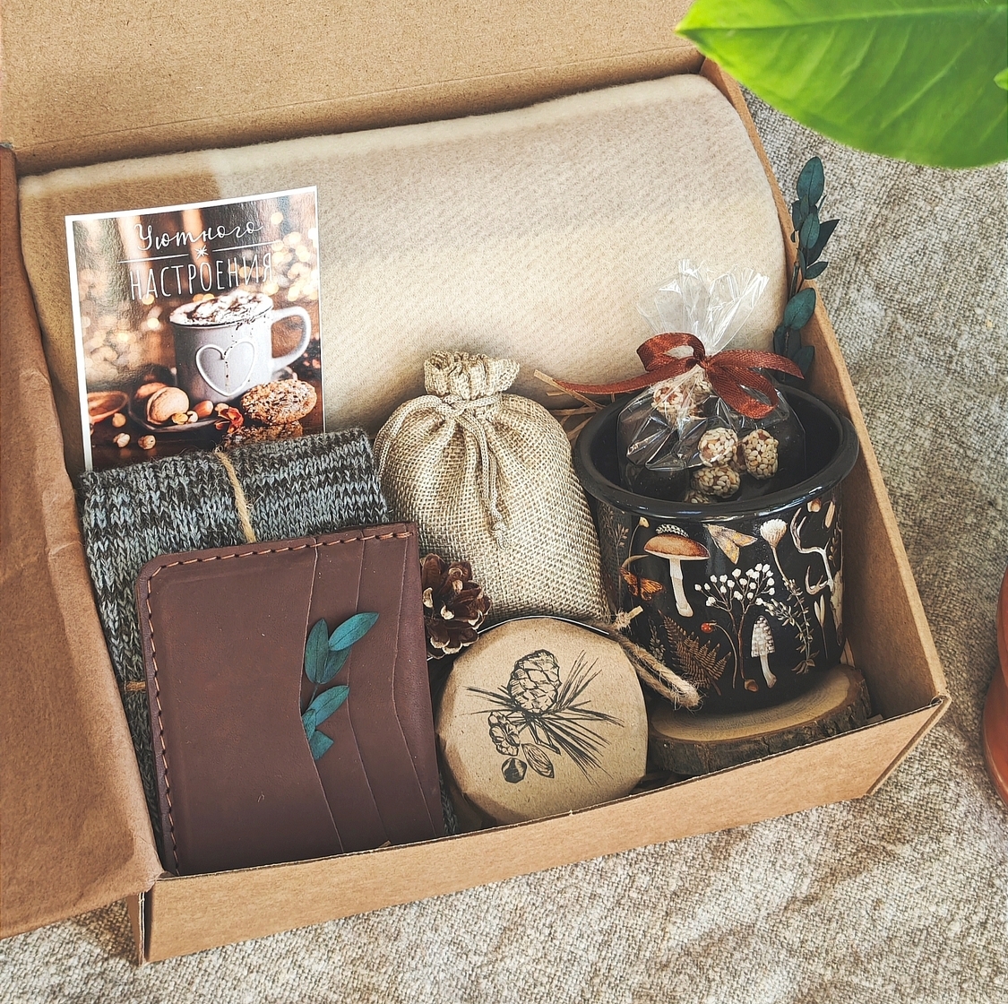 Подарок для мужа, коллеги, папы с пледом и кожаным кардхолдером Подарок для мужа, коллеги, папы с пледом и кожаным кардхолдером