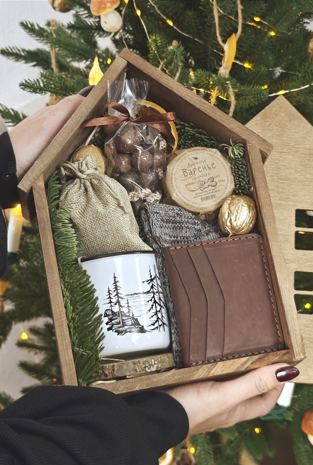 Мужской подарочный бокс в деревянной коробке-домике №1 Мужской подарочный бокс в деревянной коробке-домике №1