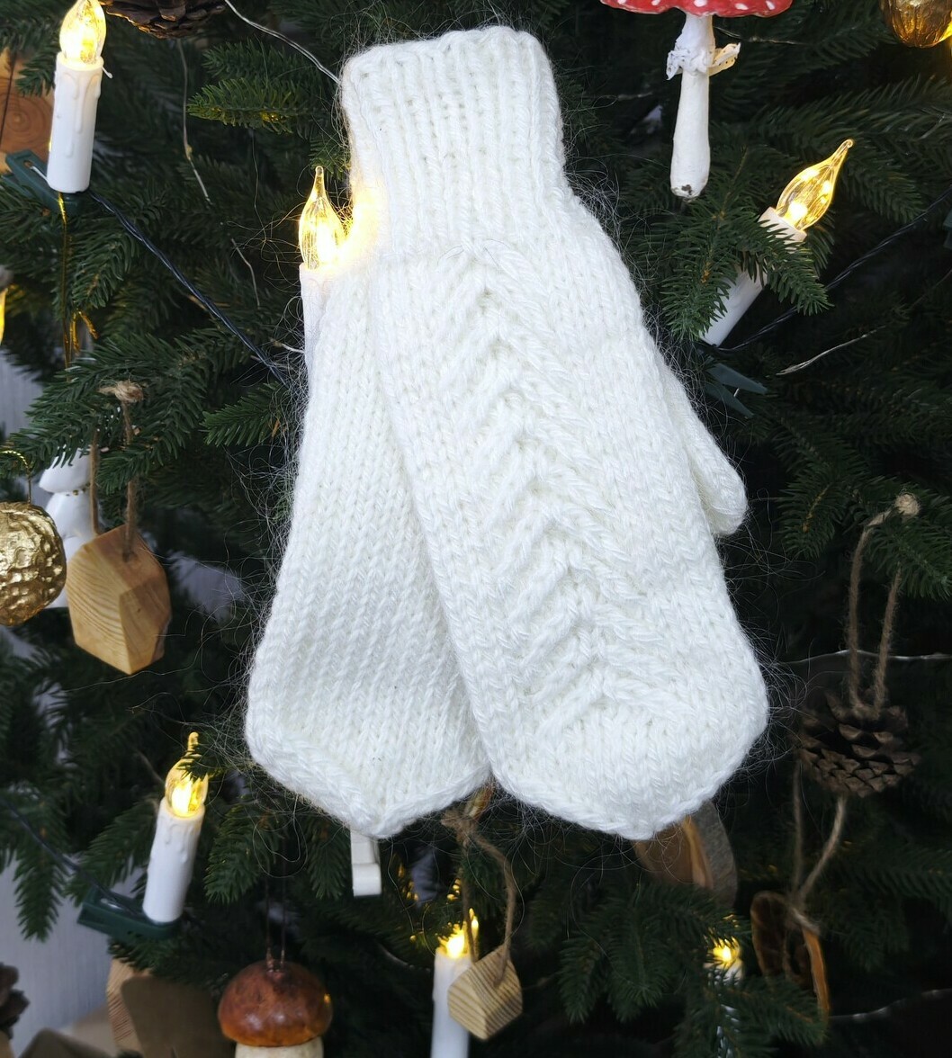 АКСЕССУАРЫ, ЧАЙ, СЛАДОСТИ, ПРИЯТНЫЕ МЕЛОЧИ, ВАРЕЖКИ, НОСКИ