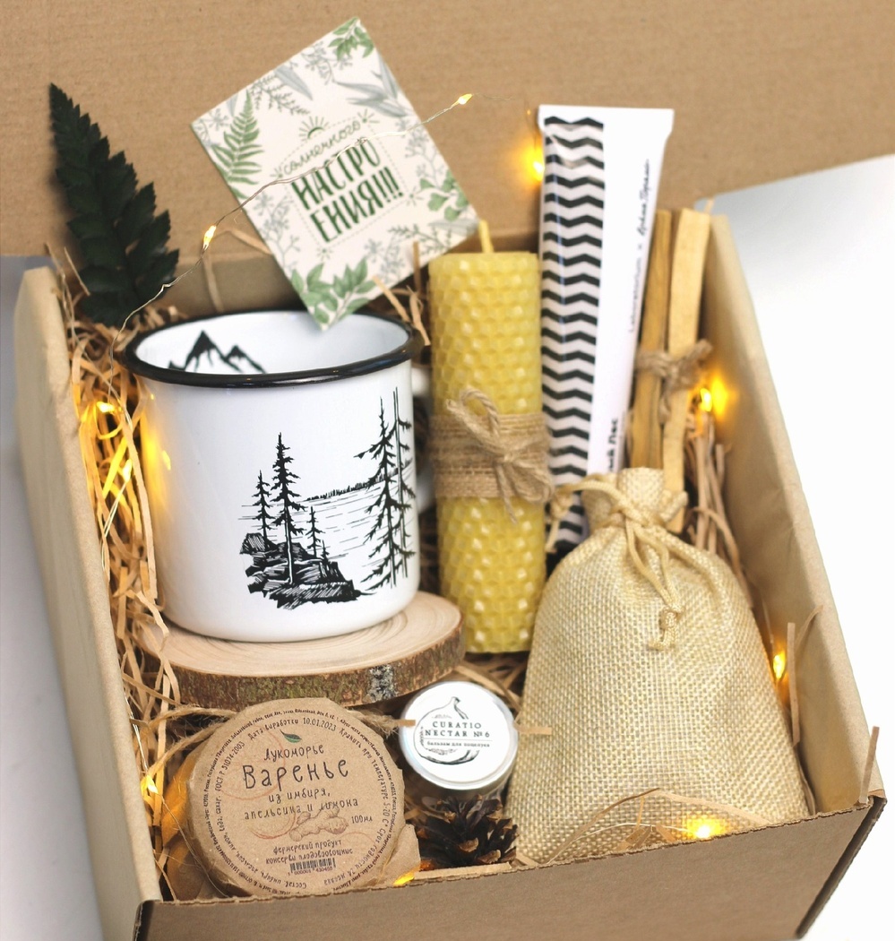 Подарочный бокс с эмалированной кружкой, чаем, свечой, кремом для рук. Подарочный бокс с эмалированной кружкой, чаем, свечой, кремом для рук.