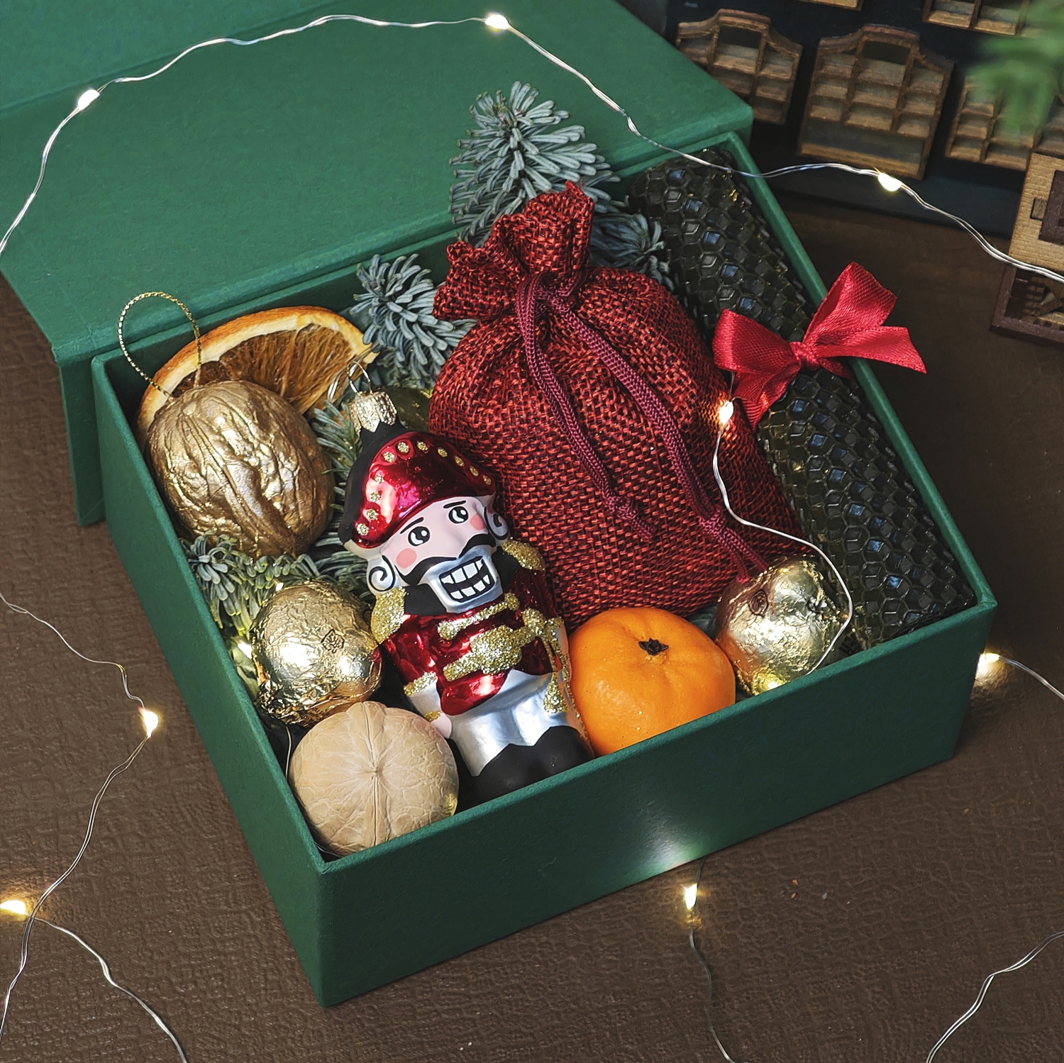 Светящийся подарочный набор на Новый год в зелено-красных тонах Светящийся подарочный набор на Новый год в зелено-красных тонах