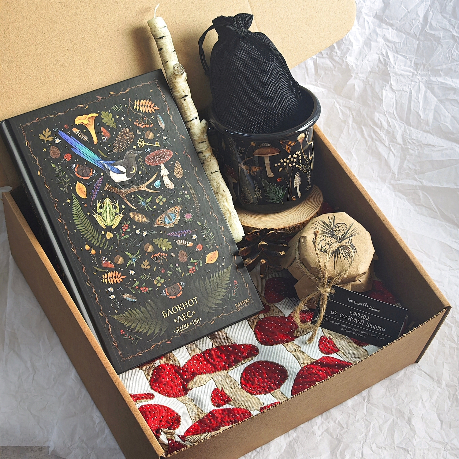 Подарочный бокс для любительницы леса с кружкой, косметичкой, свечой, вареньем, чаем и блокнотом №158