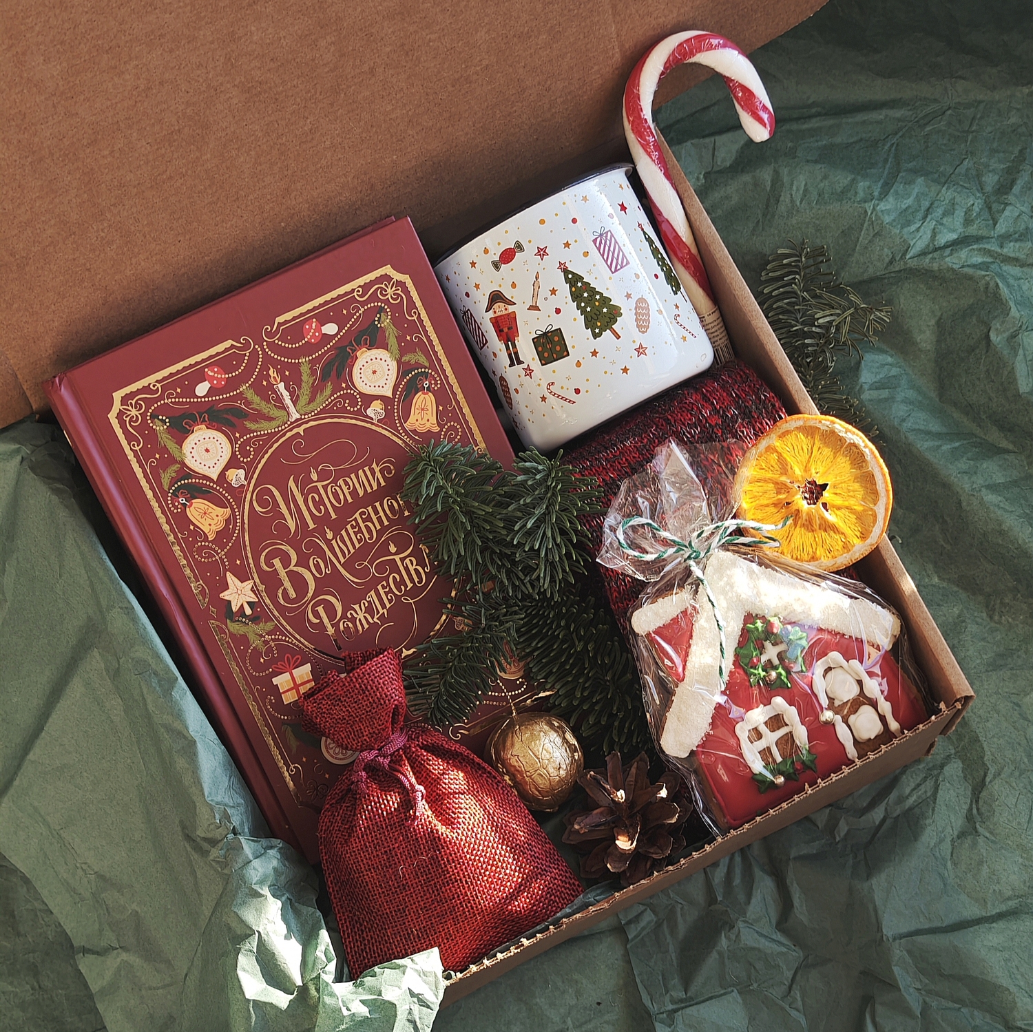 Подарочный набор для женщин и мужчин "Истории волшебного рождества" Подарочный набор для женщин и мужчин "Истории волшебного рождества"