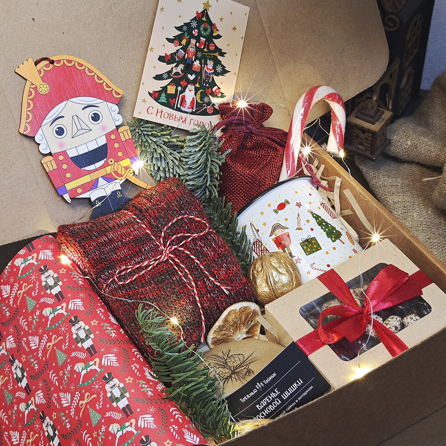 Подарочный новогодний набор "Щелкунчик" с шерстяными носками Подарочный новогодний набор "Щелкунчик" с шерстяными носками