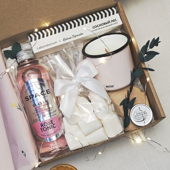 Подарочный бокс №138 в бело-розовых тонах