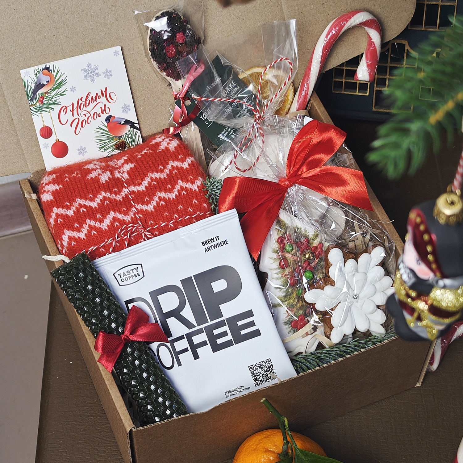 Подарочный бокс для девушки с шерстяными носками "Красные олени" №133