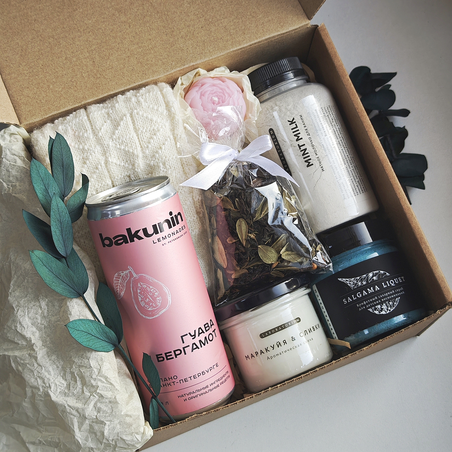 Подарок для женщины на 8 марта №142