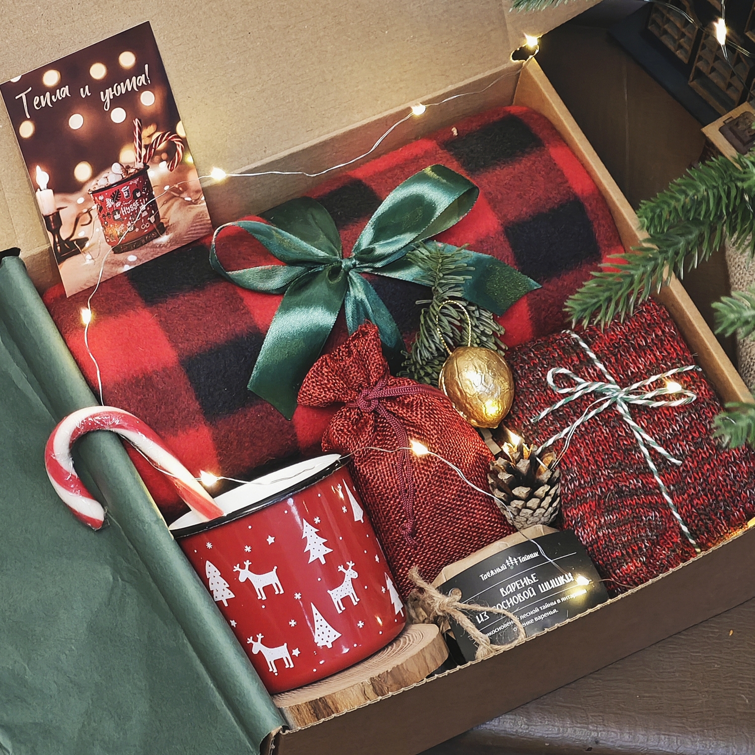 Новогодний подарочный бокс с пледом Новогодний подарочный бокс с пледом