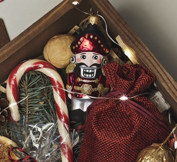 Стеклянная ёлочная игрушка "Щелкунчик" Стеклянная ёлочная игрушка "Щелкунчик"